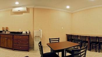 Hotel Econo Inn&suites 2*